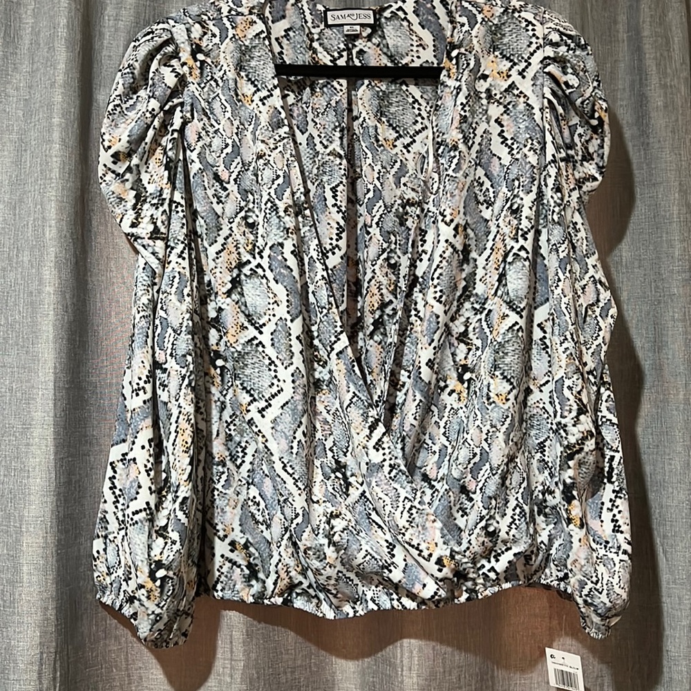 NWT Sam and Jess puff sleeve blouse